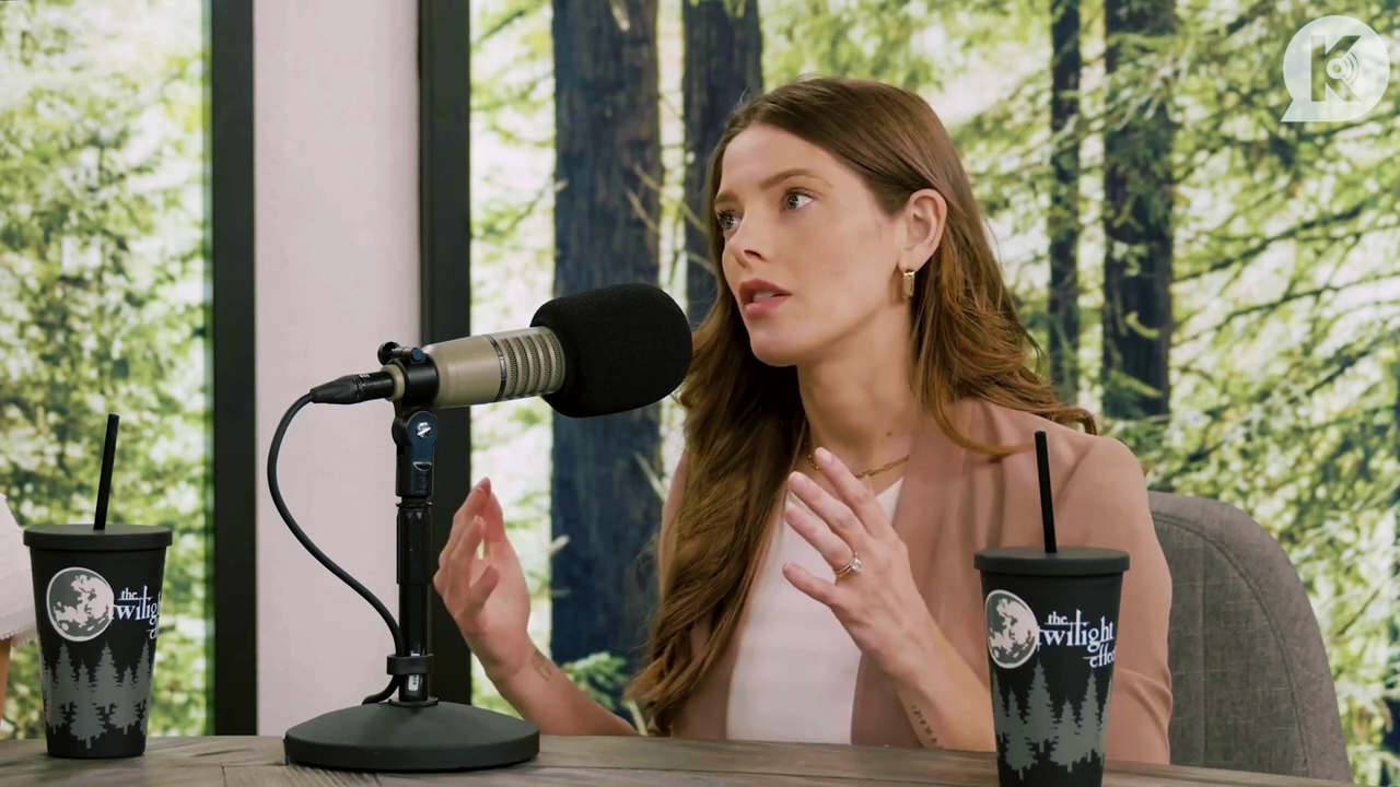 Ashley-Greene-dot-nl_TheTwilightEffect-Aflevering14EclipseRewatchPart2of3-2273.jpg
