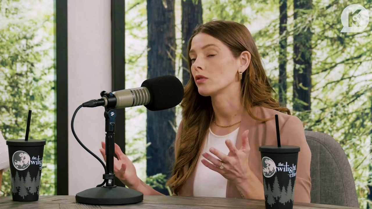 Ashley-Greene-dot-nl_TheTwilightEffect-Aflevering14EclipseRewatchPart2of3-2274.jpg