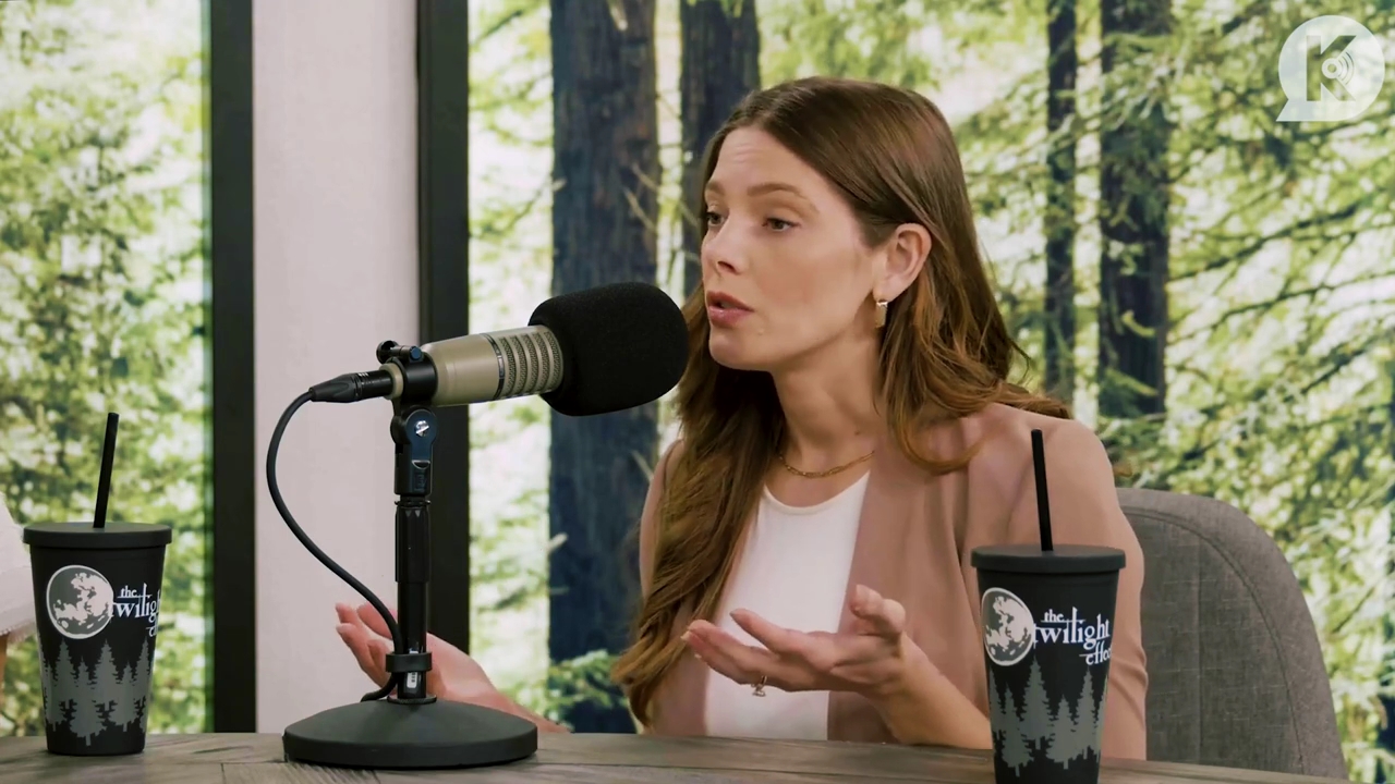 Ashley-Greene-dot-nl_TheTwilightEffect-Aflevering14EclipseRewatchPart2of3-2276.jpg Ashley-Greene-dot-nl_TheTwilightEffect-Aflevering14EclipseRewatchPart2of3-2276.jpg