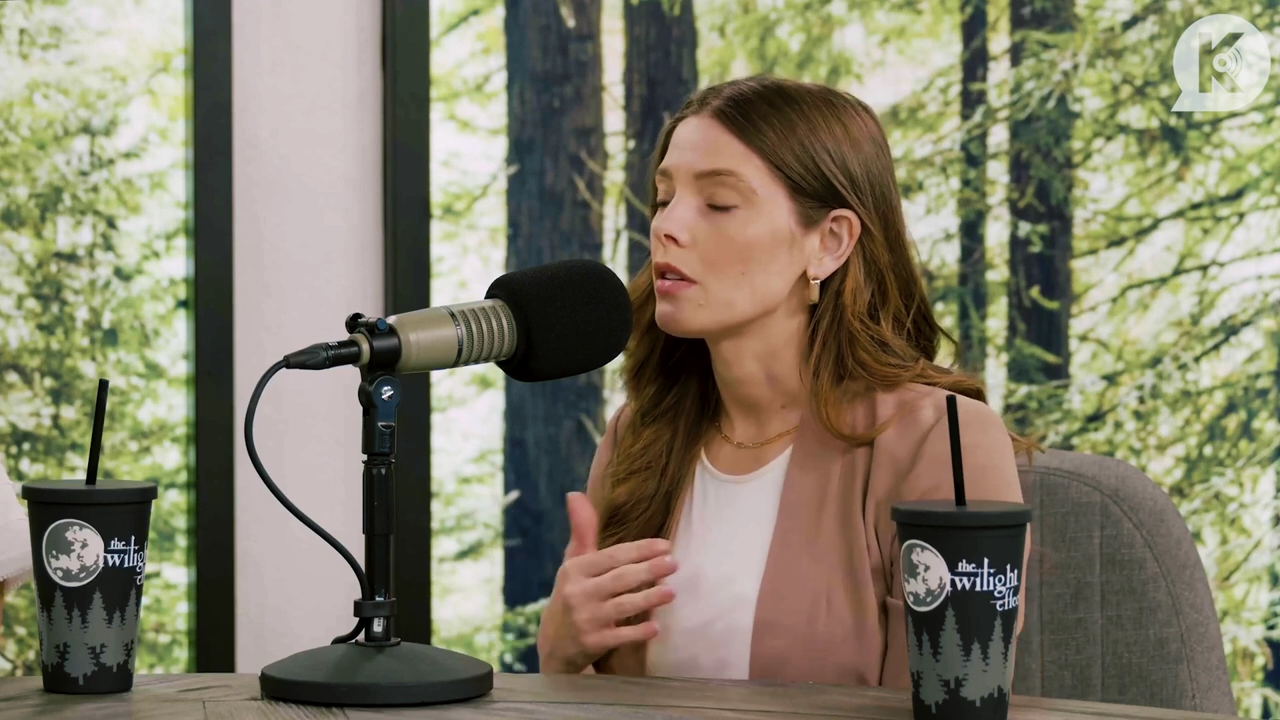 Ashley-Greene-dot-nl_TheTwilightEffect-Aflevering14EclipseRewatchPart2of3-2277.jpg