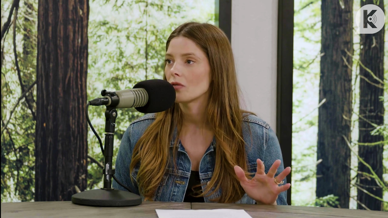 Ashley-Greene-dot-nl_TheTwilightEffect-Aflevering14EclipseRewatchPart2of3-2415.jpg