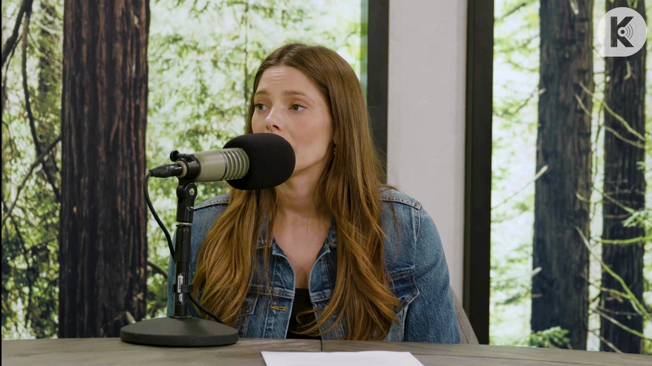 Ashley-Greene-dot-nl_TheTwilightEffect-Aflevering14EclipseRewatchPart2of3-2444.jpg