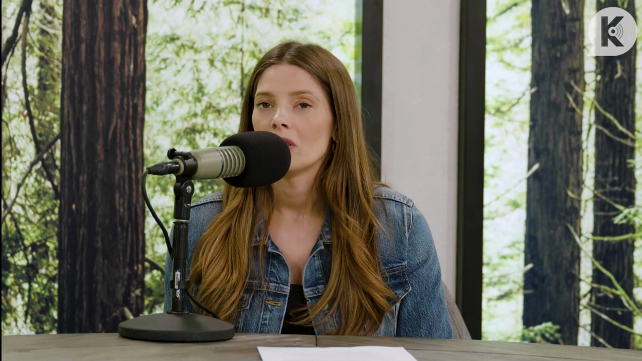 Ashley-Greene-dot-nl_TheTwilightEffect-Aflevering14EclipseRewatchPart2of3-2446.jpg