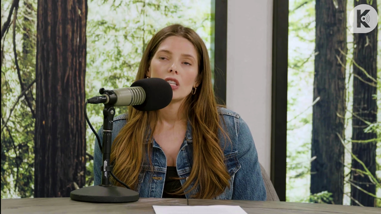 Ashley-Greene-dot-nl_TheTwilightEffect-Aflevering14EclipseRewatchPart2of3-2481.jpg