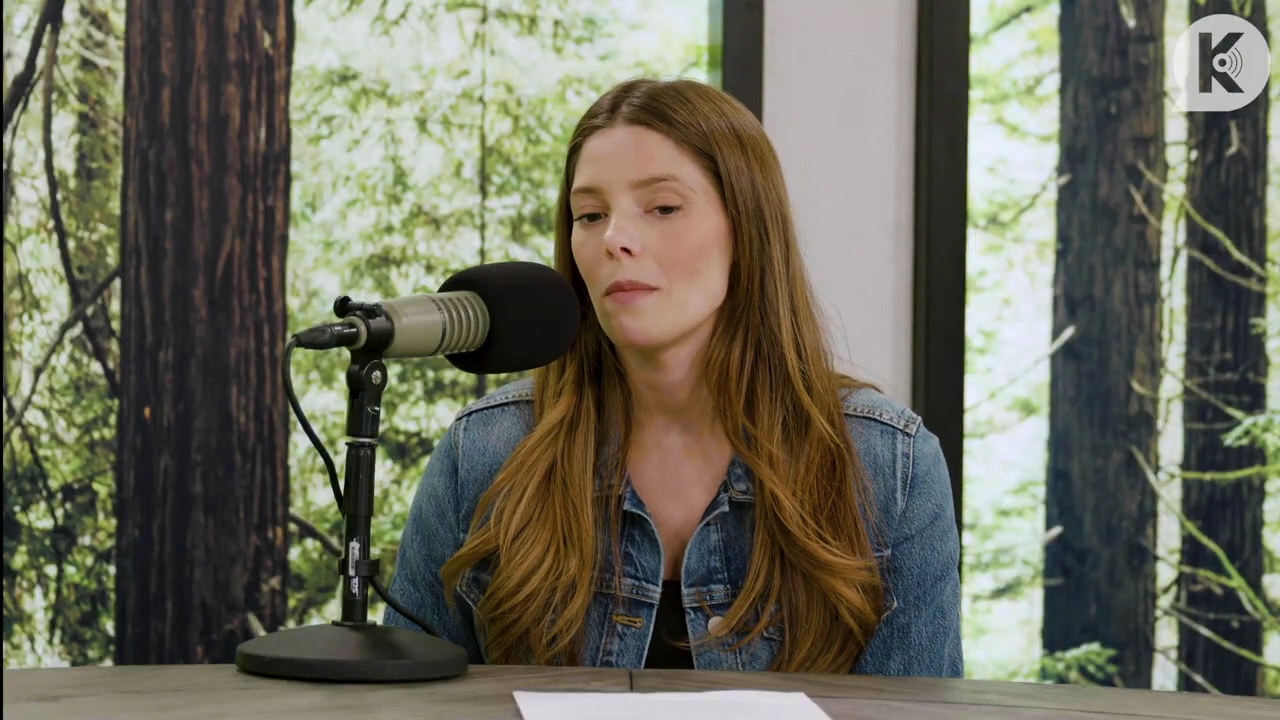 Ashley-Greene-dot-nl_TheTwilightEffect-Aflevering14EclipseRewatchPart2of3-2530.jpg