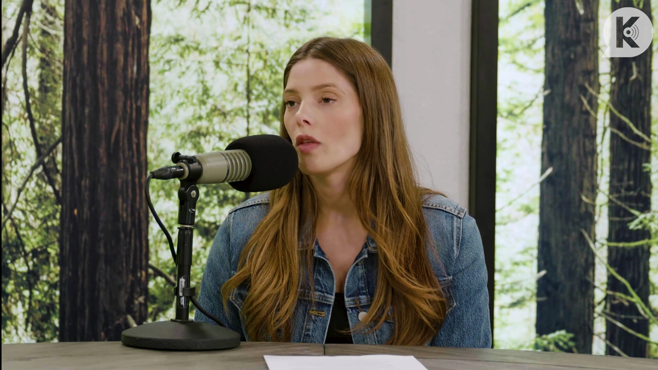 Ashley-Greene-dot-nl_TheTwilightEffect-Aflevering14EclipseRewatchPart2of3-2532.jpg