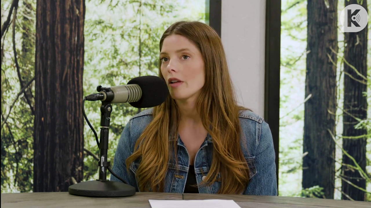 Ashley-Greene-dot-nl_TheTwilightEffect-Aflevering14EclipseRewatchPart2of3-2534.jpg