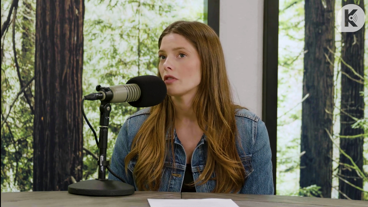 Ashley-Greene-dot-nl_TheTwilightEffect-Aflevering14EclipseRewatchPart2of3-2538.jpg