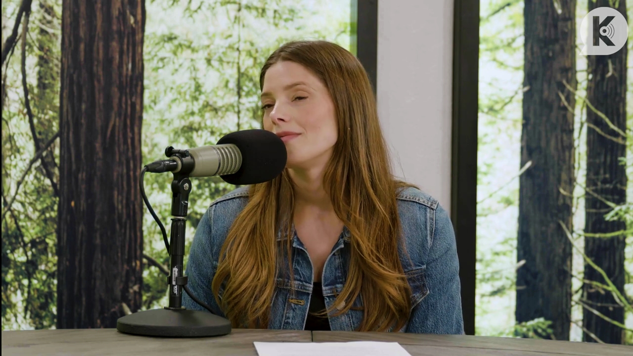 Ashley-Greene-dot-nl_TheTwilightEffect-Aflevering14EclipseRewatchPart2of3-2551.jpg
