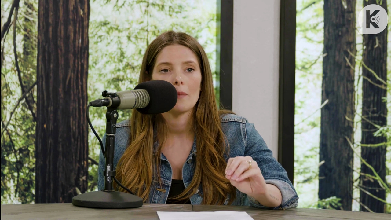 Ashley-Greene-dot-nl_TheTwilightEffect-Aflevering14EclipseRewatchPart2of3-2596.jpg
