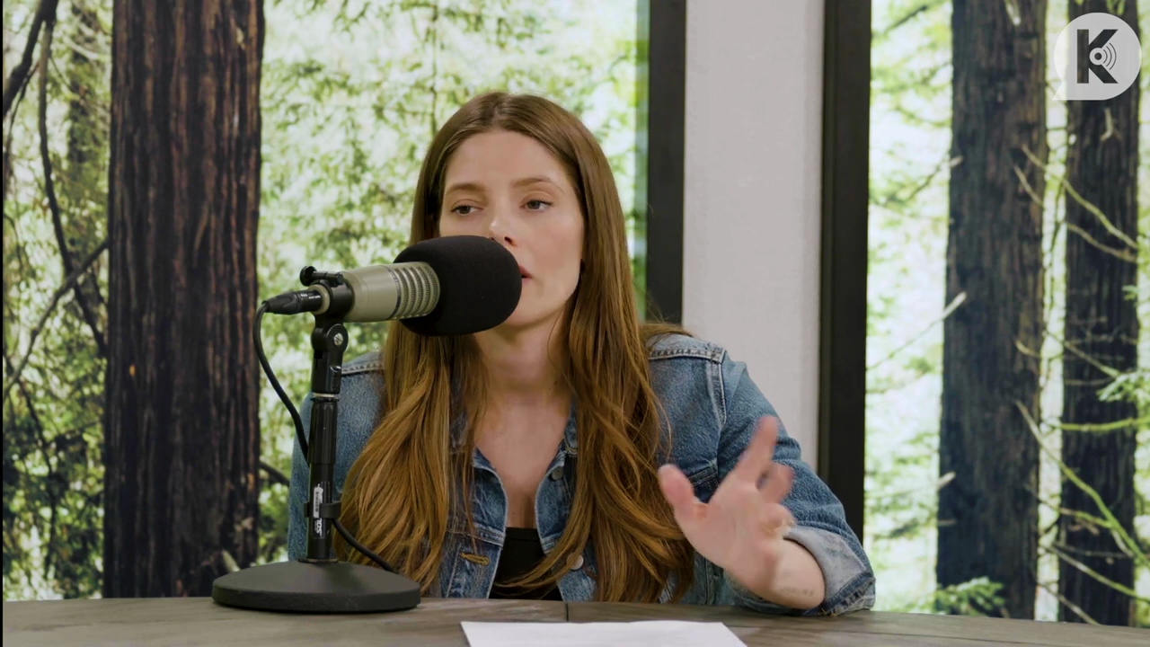 Ashley-Greene-dot-nl_TheTwilightEffect-Aflevering14EclipseRewatchPart2of3-2597.jpg