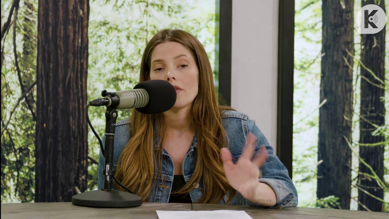 Ashley-Greene-dot-nl_TheTwilightEffect-Aflevering14EclipseRewatchPart2of3-2605.jpg