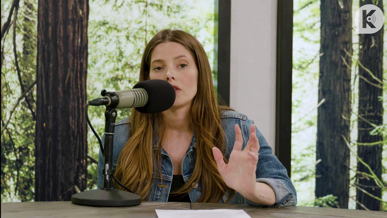 Ashley-Greene-dot-nl_TheTwilightEffect-Aflevering14EclipseRewatchPart2of3-2606.jpg