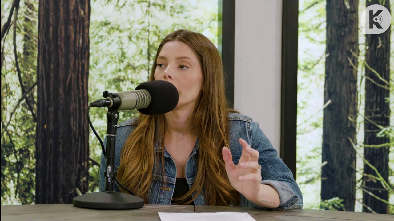 Ashley-Greene-dot-nl_TheTwilightEffect-Aflevering14EclipseRewatchPart2of3-2607.jpg