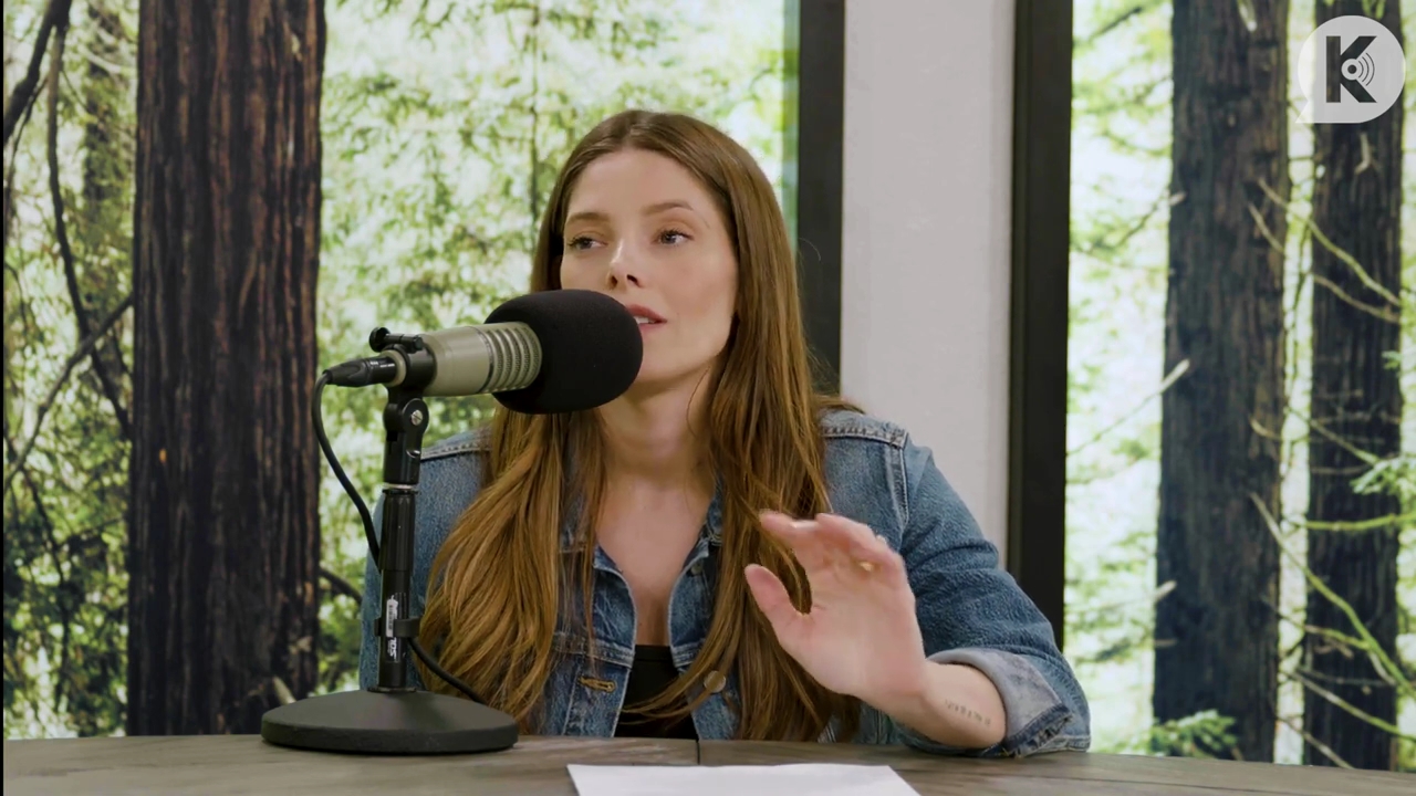 Ashley-Greene-dot-nl_TheTwilightEffect-Aflevering14EclipseRewatchPart2of3-2610.jpg