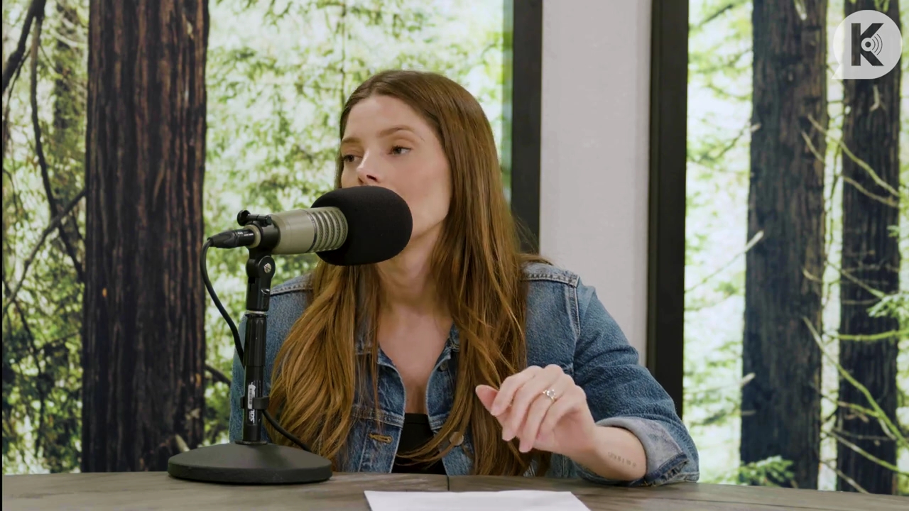 Ashley-Greene-dot-nl_TheTwilightEffect-Aflevering14EclipseRewatchPart2of3-2611.jpg