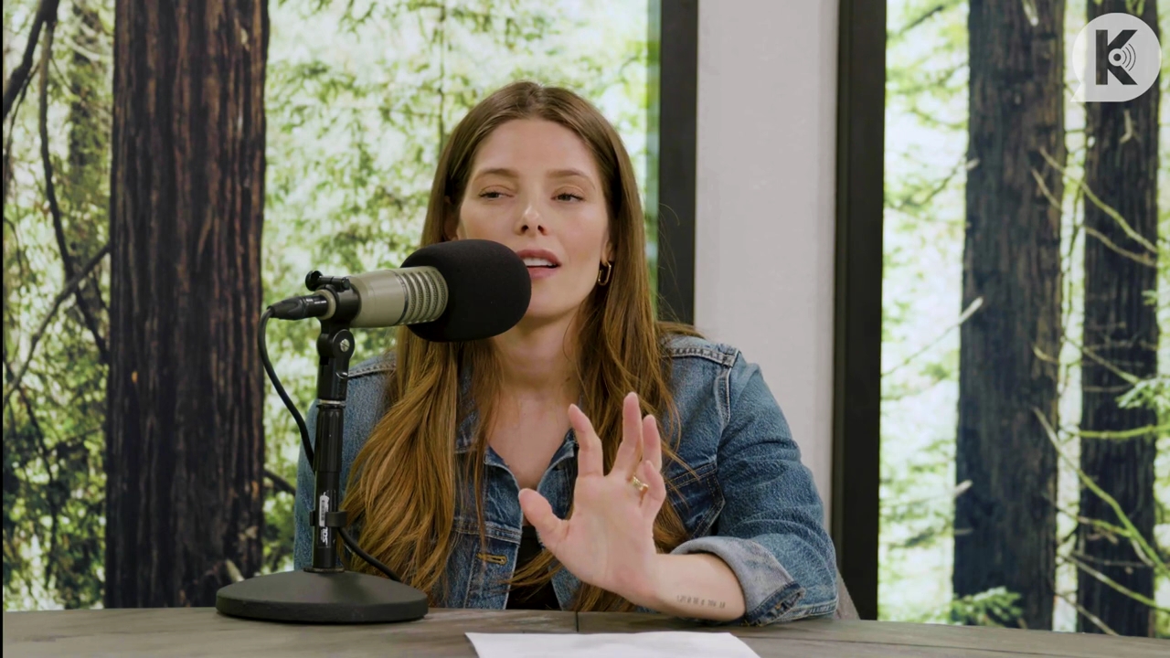 Ashley-Greene-dot-nl_TheTwilightEffect-Aflevering14EclipseRewatchPart2of3-2638.jpg