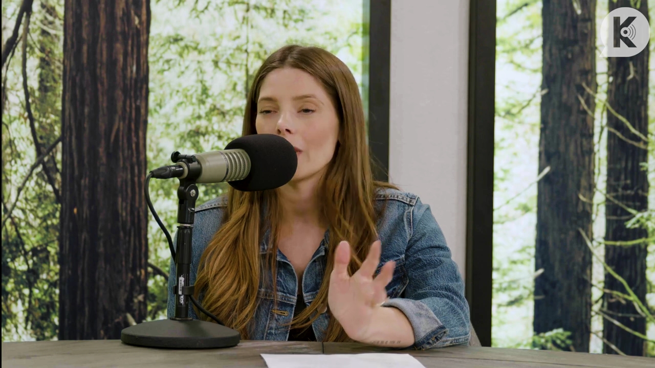 Ashley-Greene-dot-nl_TheTwilightEffect-Aflevering14EclipseRewatchPart2of3-2641.jpg