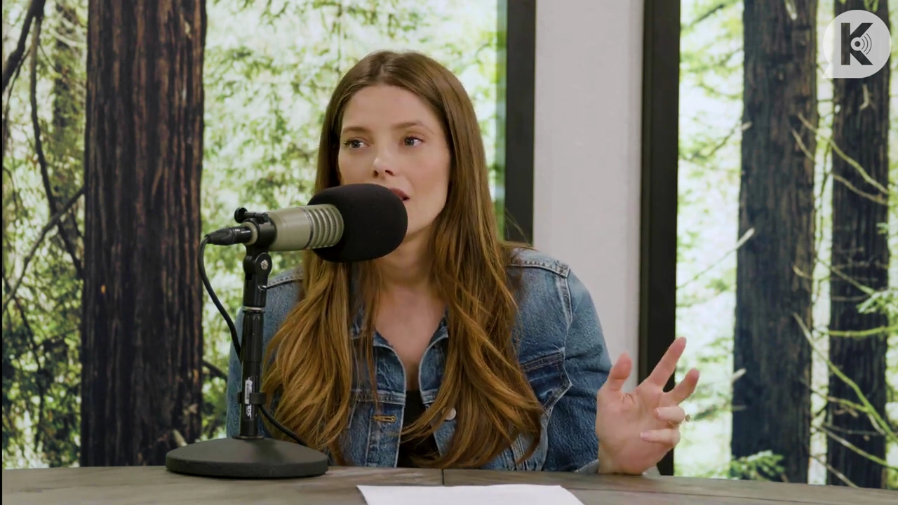Ashley-Greene-dot-nl_TheTwilightEffect-Aflevering14EclipseRewatchPart2of3-2645.jpg