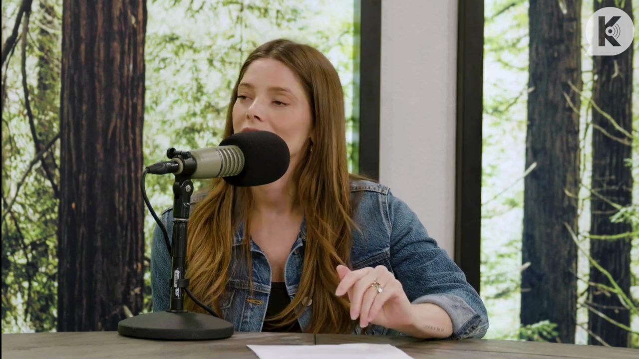 Ashley-Greene-dot-nl_TheTwilightEffect-Aflevering14EclipseRewatchPart2of3-2701.jpg