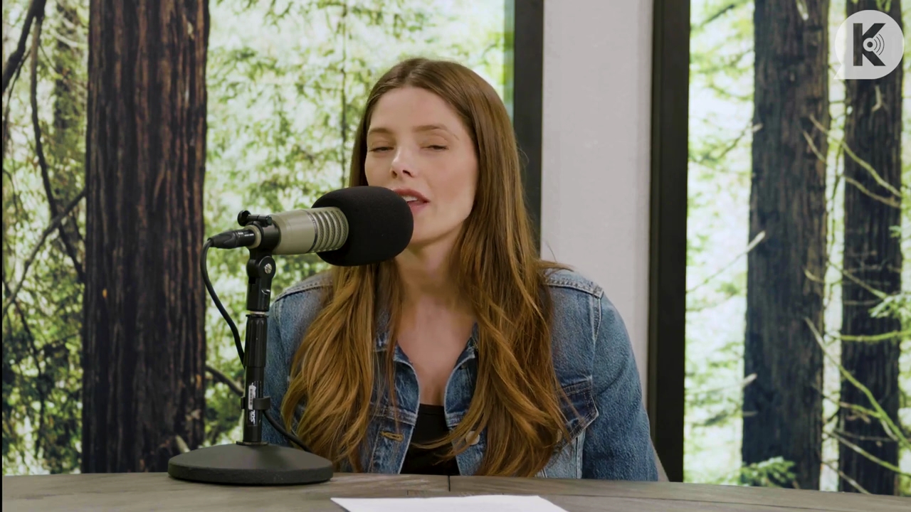 Ashley-Greene-dot-nl_TheTwilightEffect-Aflevering14EclipseRewatchPart2of3-2742.jpg