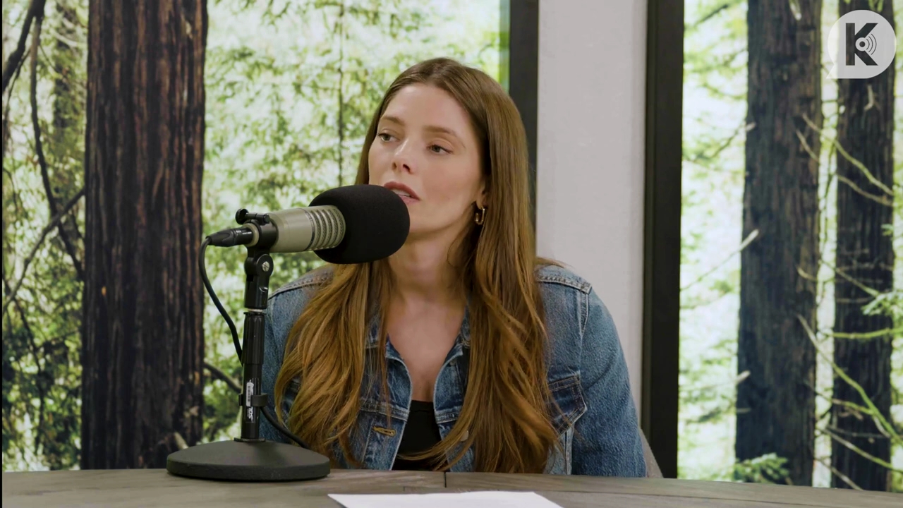 Ashley-Greene-dot-nl_TheTwilightEffect-Aflevering14EclipseRewatchPart2of3-2744.jpg