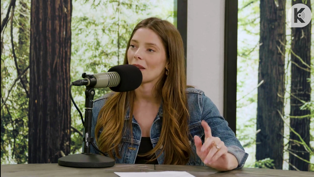 Ashley-Greene-dot-nl_TheTwilightEffect-Aflevering14EclipseRewatchPart2of3-2747.jpg