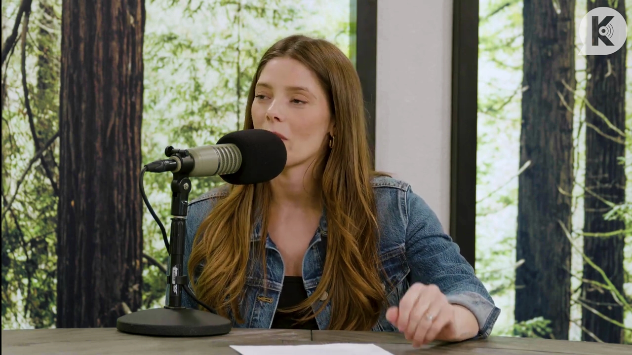 Ashley-Greene-dot-nl_TheTwilightEffect-Aflevering14EclipseRewatchPart2of3-2748.jpg