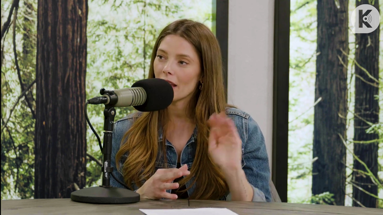 Ashley-Greene-dot-nl_TheTwilightEffect-Aflevering14EclipseRewatchPart2of3-2771.jpg