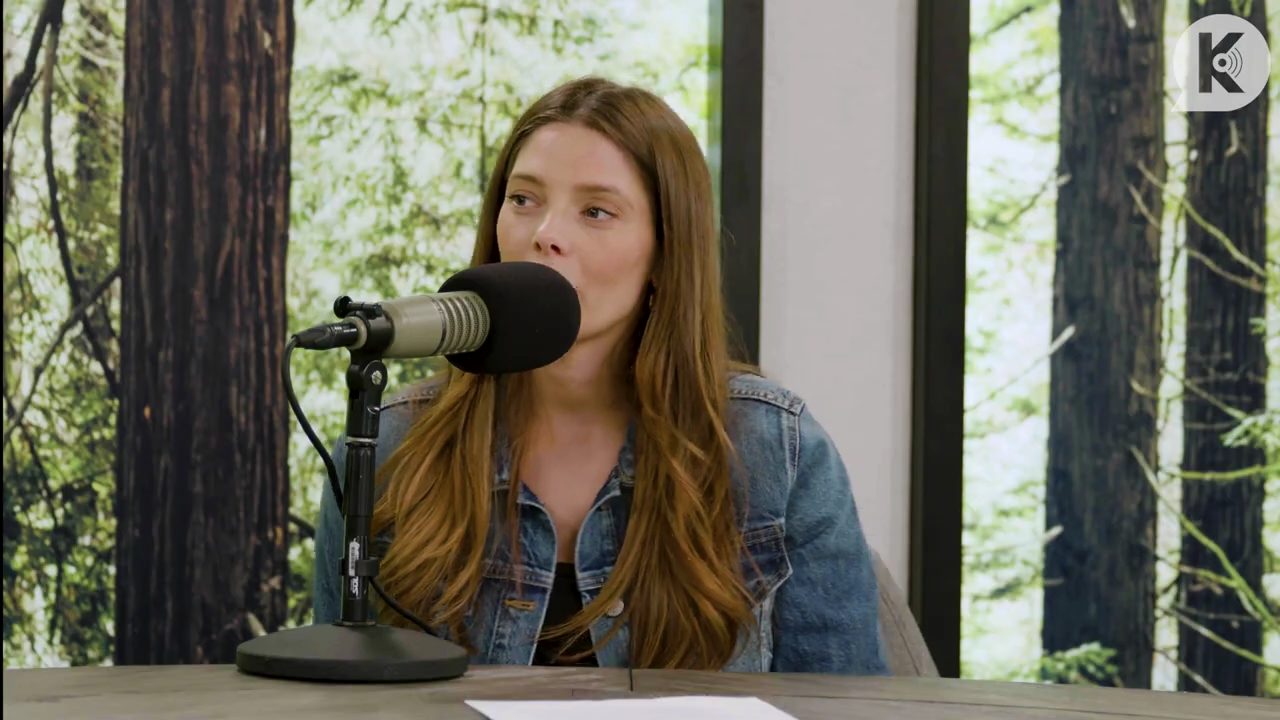 Ashley-Greene-dot-nl_TheTwilightEffect-Aflevering14EclipseRewatchPart2of3-2773.jpg