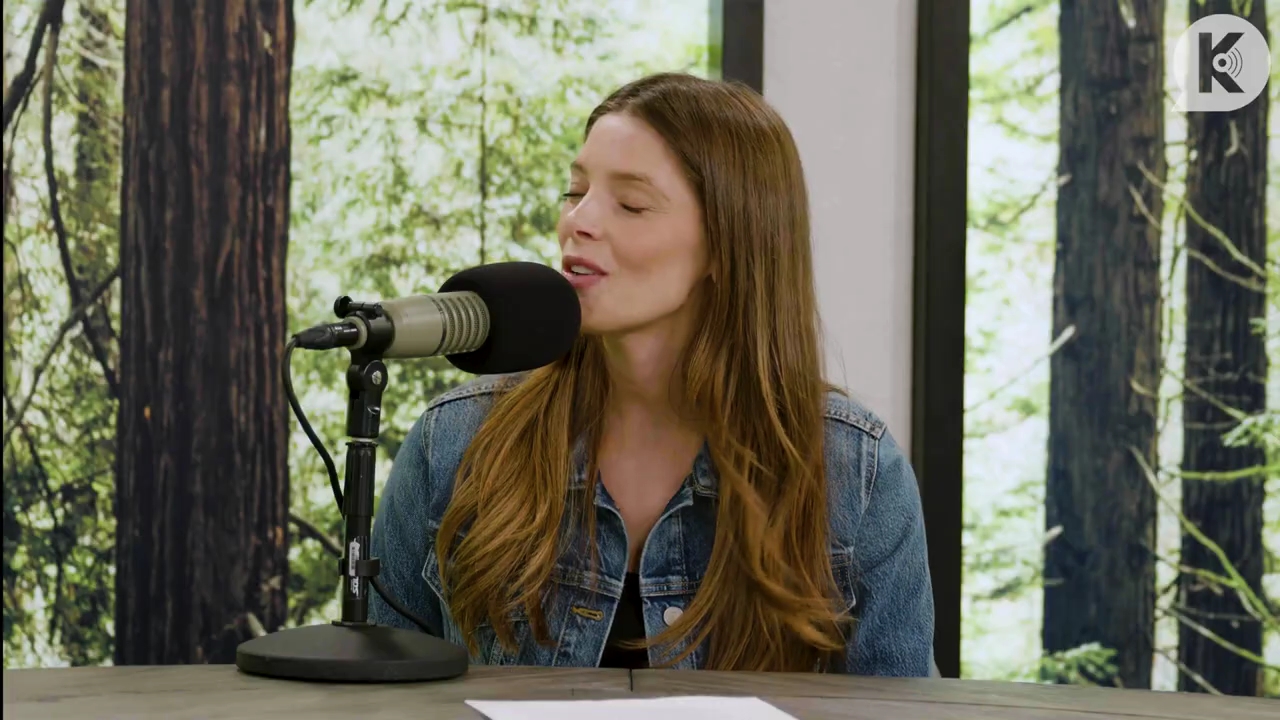 Ashley-Greene-dot-nl_TheTwilightEffect-Aflevering14EclipseRewatchPart2of3-2808.jpg