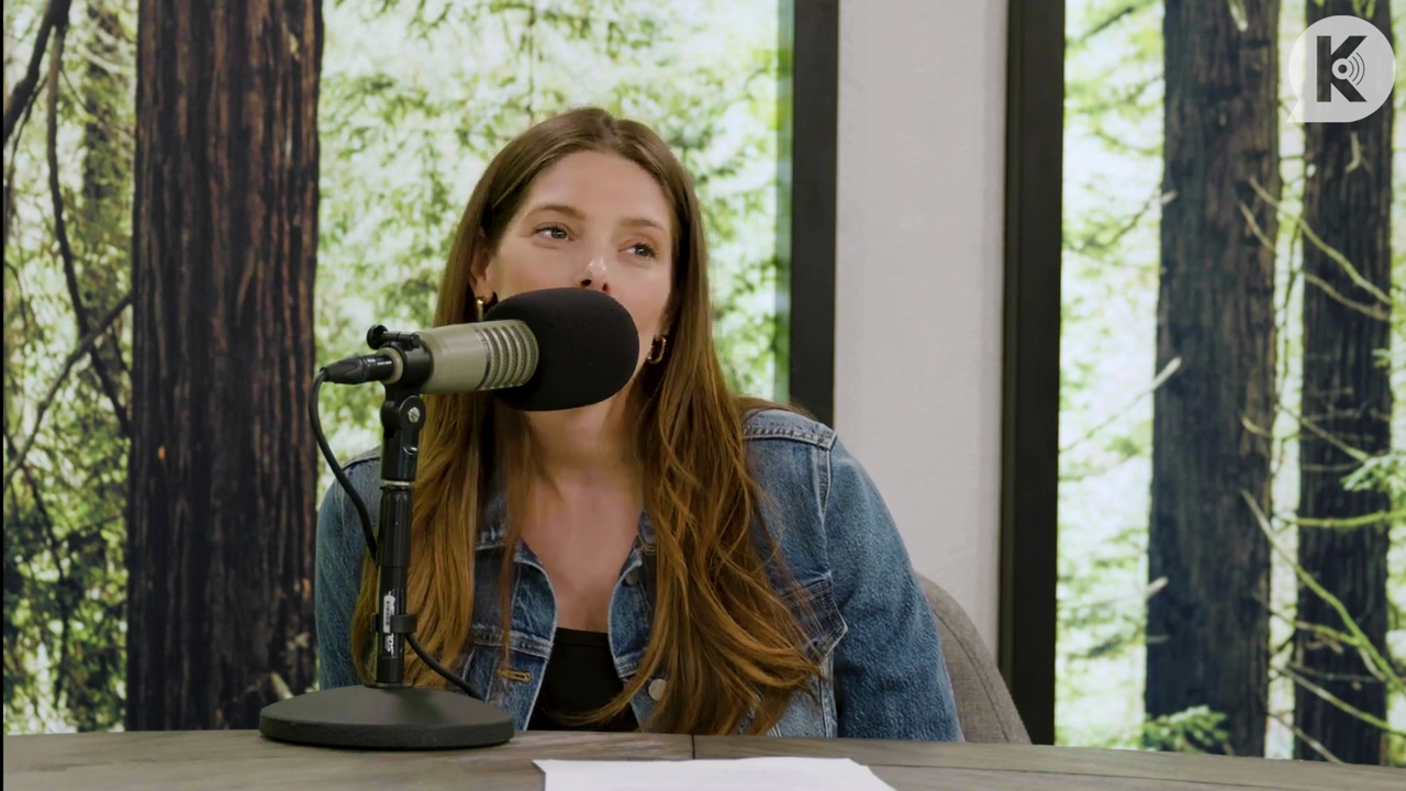 Ashley-Greene-dot-nl_TheTwilightEffect-Aflevering14EclipseRewatchPart2of3-2919.jpg
