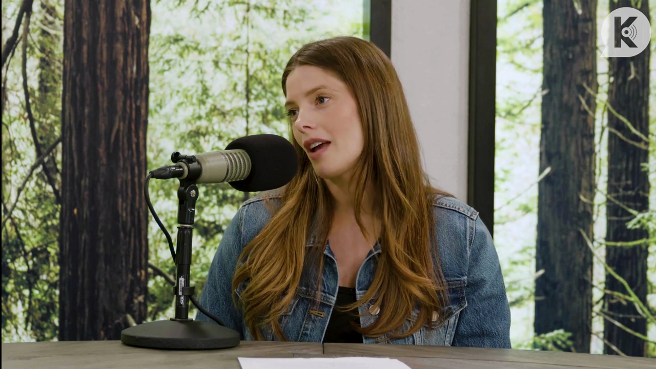 Ashley-Greene-dot-nl_TheTwilightEffect-Aflevering14EclipseRewatchPart2of3-2947.jpg