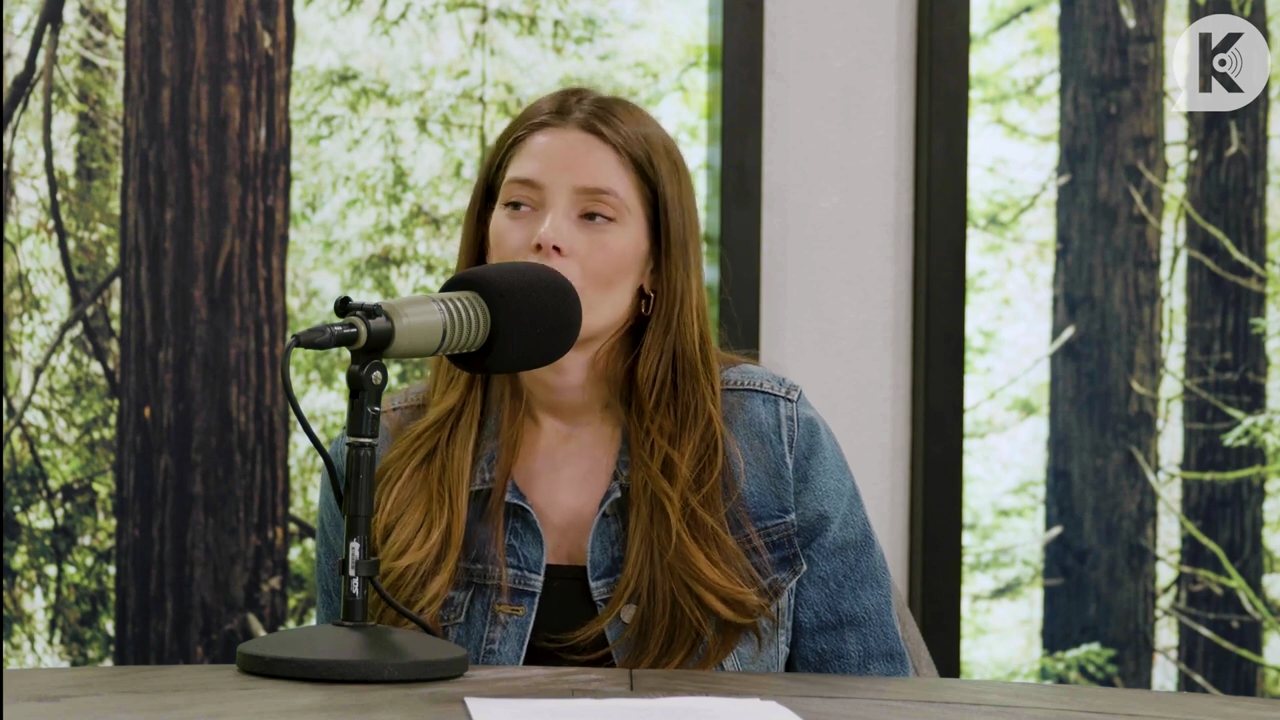 Ashley-Greene-dot-nl_TheTwilightEffect-Aflevering14EclipseRewatchPart2of3-2972.jpg