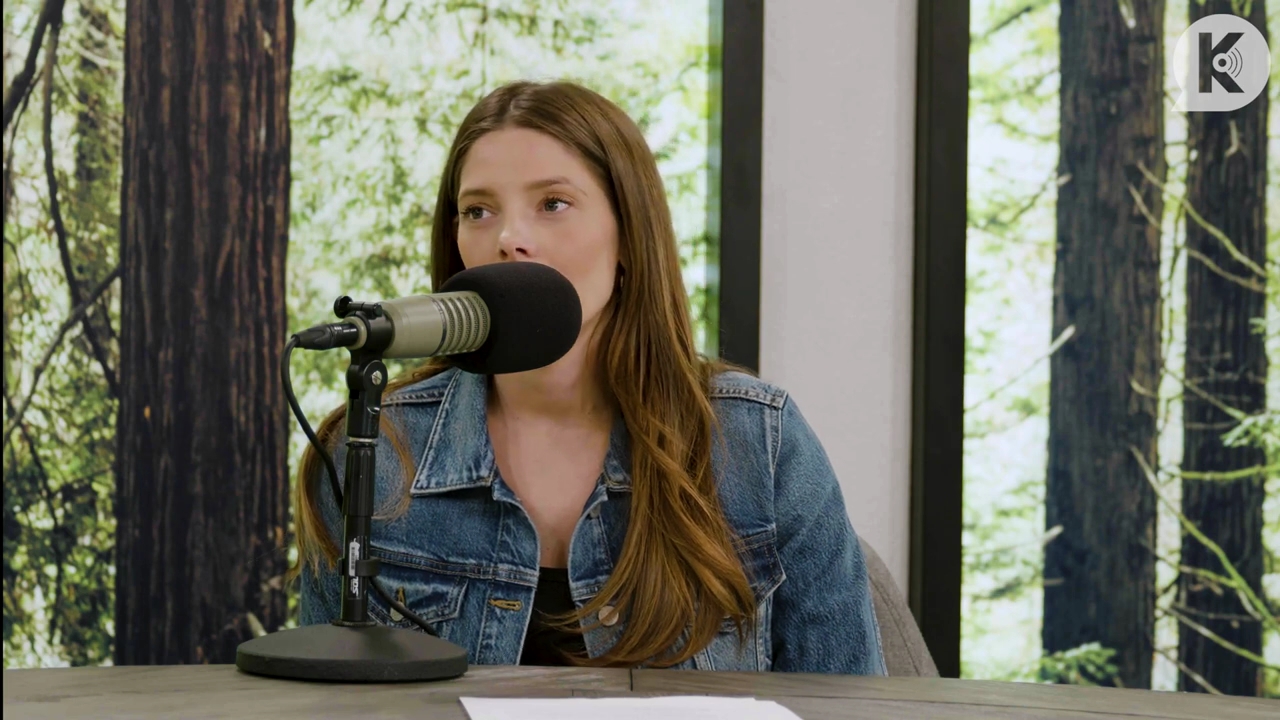 Ashley-Greene-dot-nl_TheTwilightEffect-Aflevering14EclipseRewatchPart2of3-3046.jpg