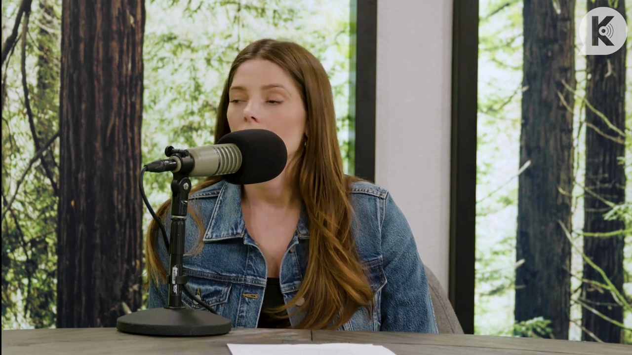 Ashley-Greene-dot-nl_TheTwilightEffect-Aflevering14EclipseRewatchPart2of3-3051.jpg