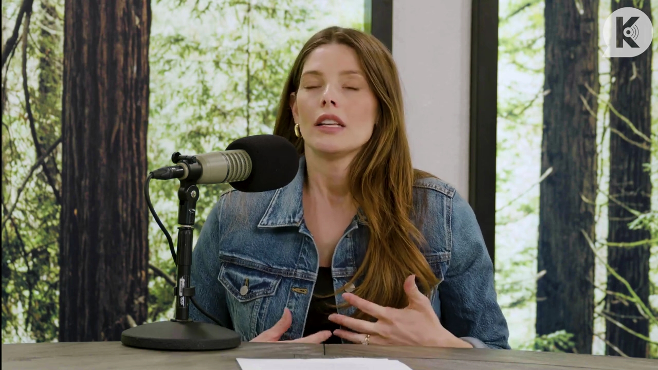Ashley-Greene-dot-nl_TheTwilightEffect-Aflevering14EclipseRewatchPart2of3-3163.jpg