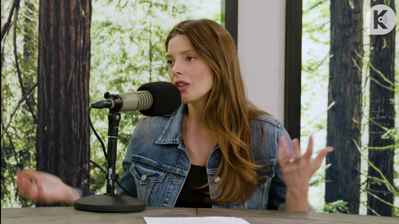 Ashley-Greene-dot-nl_TheTwilightEffect-Aflevering14EclipseRewatchPart2of3-3168.jpg