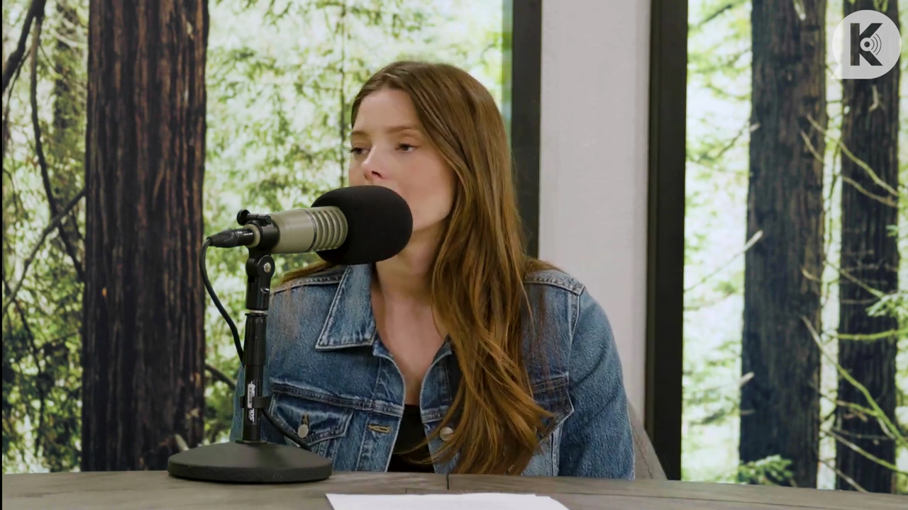 Ashley-Greene-dot-nl_TheTwilightEffect-Aflevering14EclipseRewatchPart2of3-3171.jpg