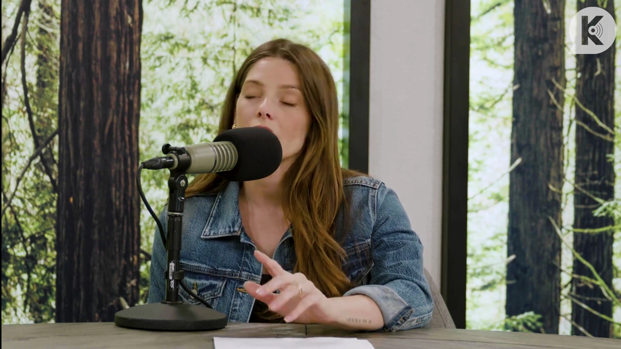 Ashley-Greene-dot-nl_TheTwilightEffect-Aflevering14EclipseRewatchPart2of3-3199.jpg