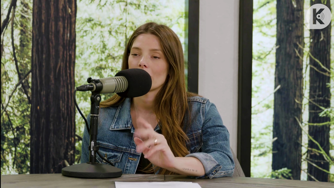Ashley-Greene-dot-nl_TheTwilightEffect-Aflevering14EclipseRewatchPart2of3-3202.jpg