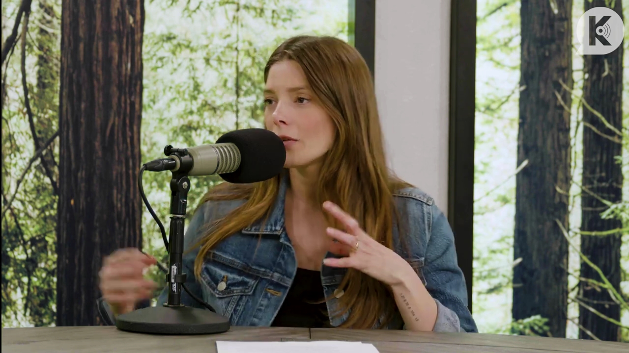 Ashley-Greene-dot-nl_TheTwilightEffect-Aflevering14EclipseRewatchPart2of3-3279.jpg Ashley-Greene-dot-nl_TheTwilightEffect-Aflevering14EclipseRewatchPart2of3-3279.jpg