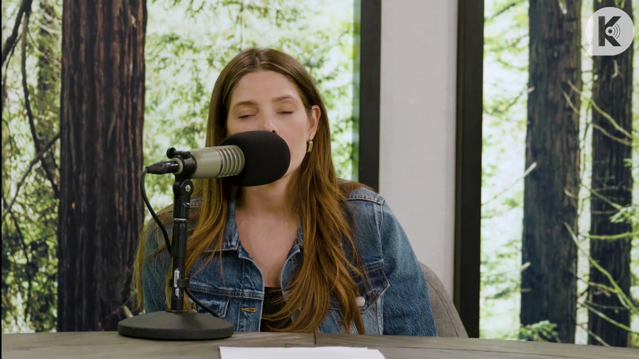 Ashley-Greene-dot-nl_TheTwilightEffect-Aflevering14EclipseRewatchPart2of3-3308.jpg