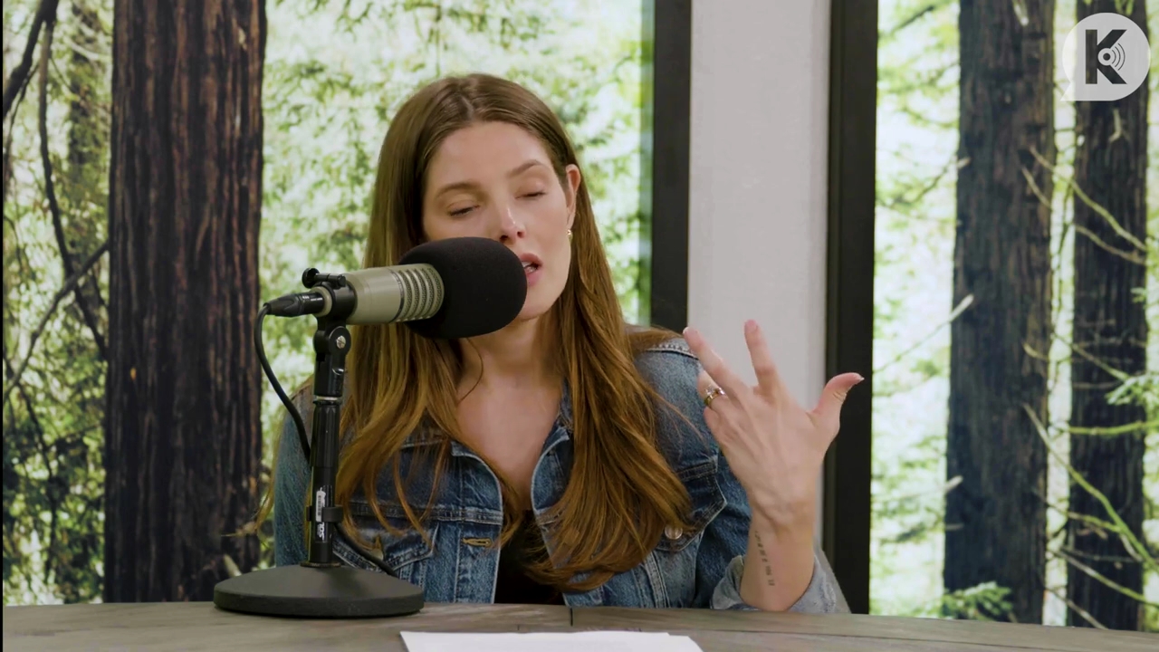 Ashley-Greene-dot-nl_TheTwilightEffect-Aflevering14EclipseRewatchPart2of3-3341.jpg