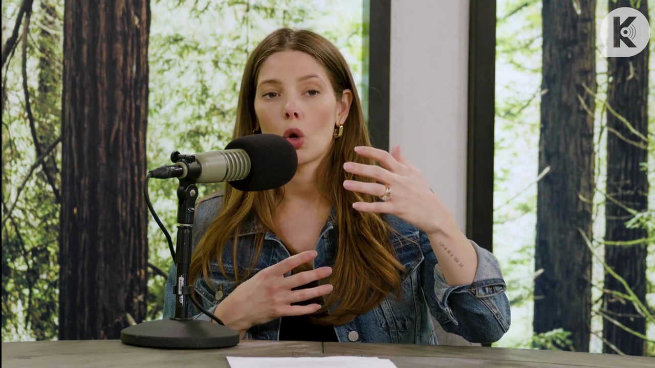 Ashley-Greene-dot-nl_TheTwilightEffect-Aflevering14EclipseRewatchPart2of3-3413.jpg