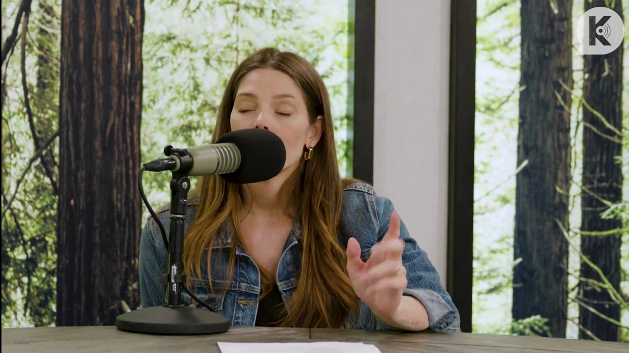Ashley-Greene-dot-nl_TheTwilightEffect-Aflevering14EclipseRewatchPart2of3-3471.jpg