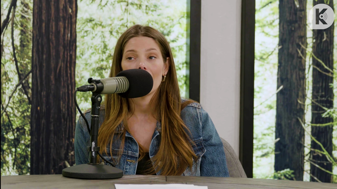Ashley-Greene-dot-nl_TheTwilightEffect-Aflevering14EclipseRewatchPart2of3-3537.jpg