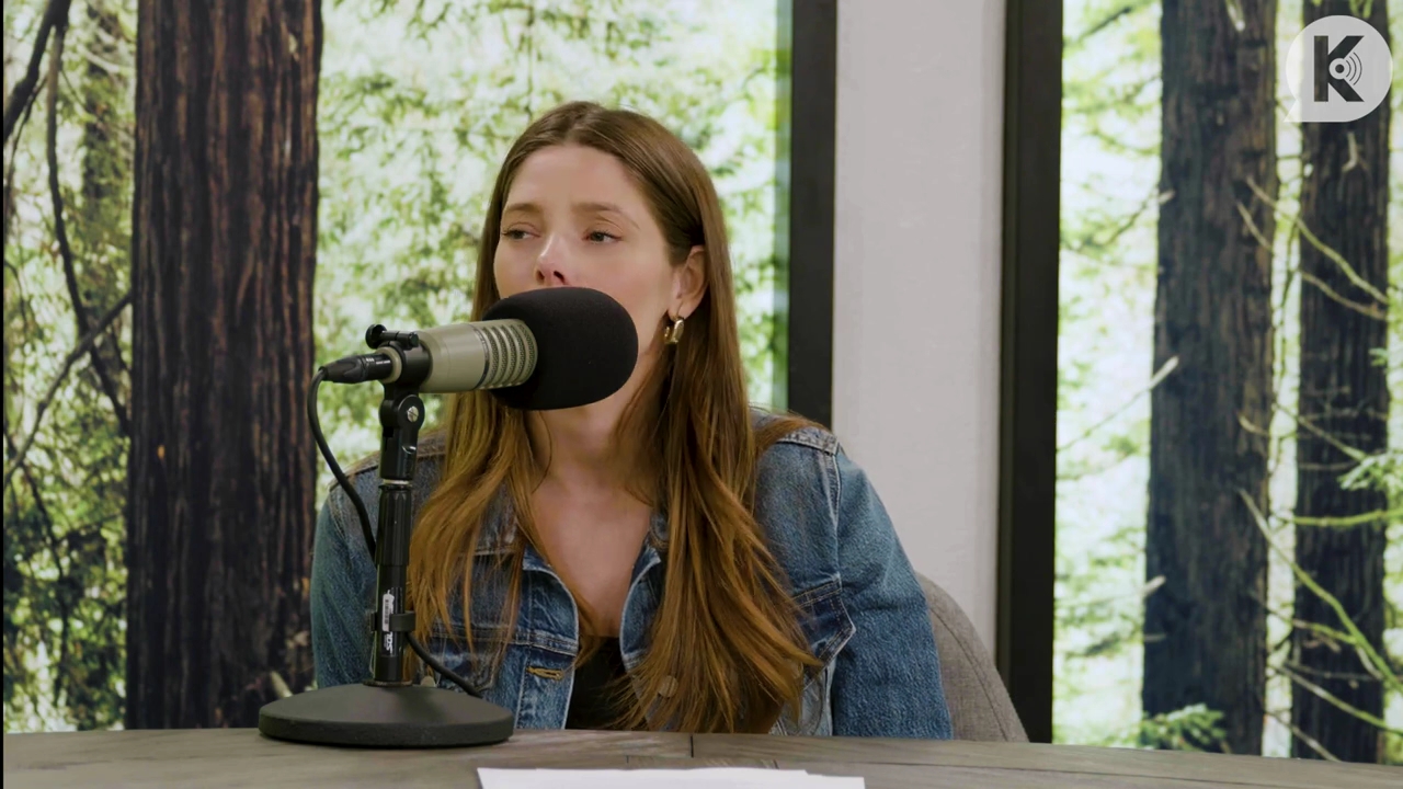 Ashley-Greene-dot-nl_TheTwilightEffect-Aflevering14EclipseRewatchPart2of3-3539.jpg