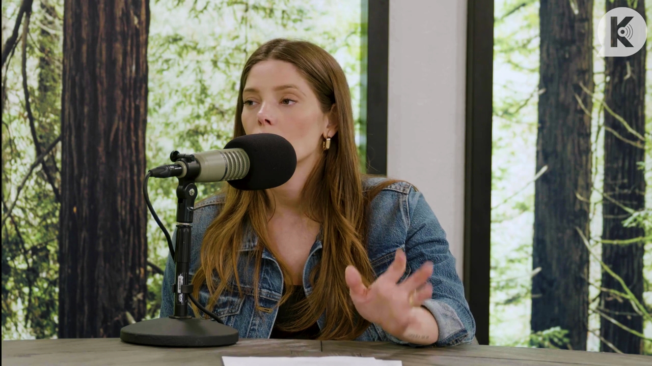 Ashley-Greene-dot-nl_TheTwilightEffect-Aflevering14EclipseRewatchPart2of3-3562.jpg