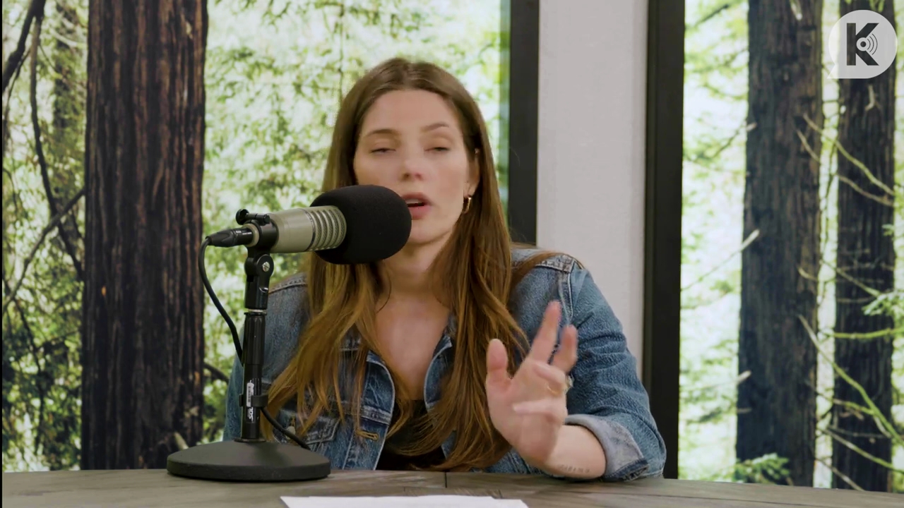 Ashley-Greene-dot-nl_TheTwilightEffect-Aflevering14EclipseRewatchPart2of3-3594.jpg Ashley-Greene-dot-nl_TheTwilightEffect-Aflevering14EclipseRewatchPart2of3-3594.jpg